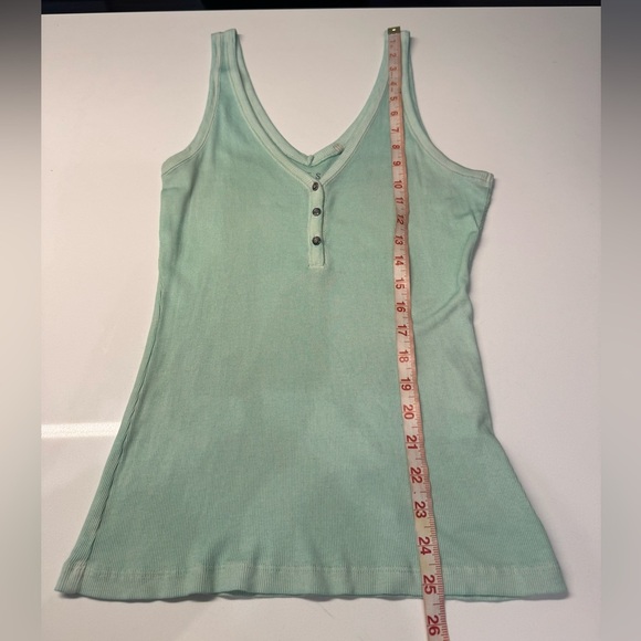 Guess Tank Top Green Sleeveless Top Size Medium - Picture 8 of 8